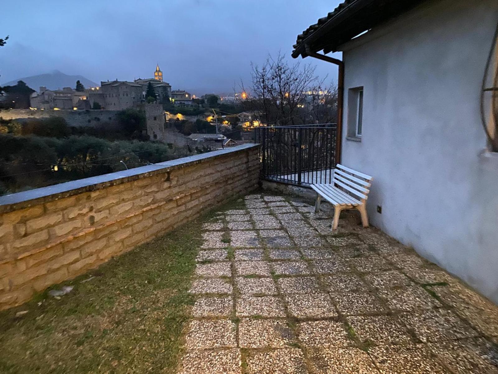 ヴィテルボ La Finestra Di Umberto Vicino Al Centro Con Parcheggio Privato Bed & Breakfast エクステリア 写真